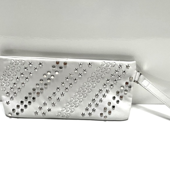 Authentic Danier Studded Leather wristlet - Off white - Picture 1 of 4